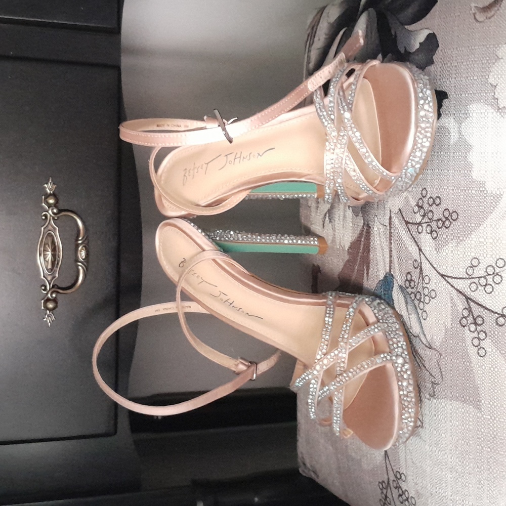 Betsey Johnson sandals 6